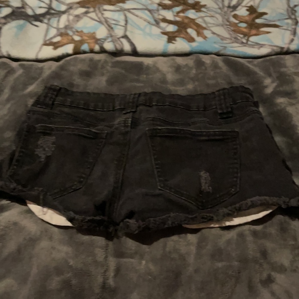 Shorts - Picture 2 of 3